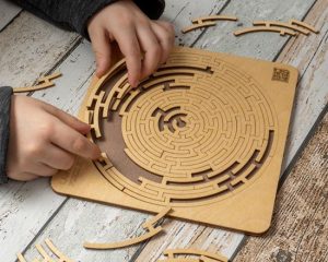 Labyrinth puzzel van hout
