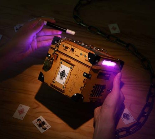 Houdini Box, aanzicht in het donker. Met eigen verlichting